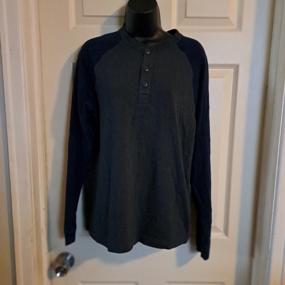 St John's Bay men's raglan sleeve shirt size small